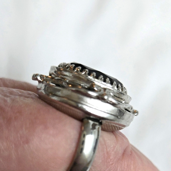 Vtg. WHITING & DAVIS Silver Ring with Ornate Design and Large Onyx Stone 6.5 - Picture 3 of 10